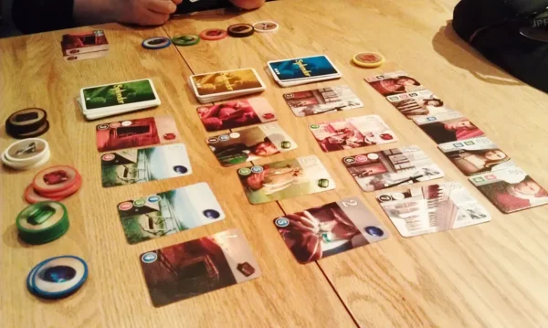 Splendor | Gem Collection & Engine-Building Strategy Board Game | 2–4 Players | Ages 10+ | 30 Min Playtime (Rent)