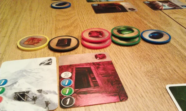 Splendor | Gem Collection & Engine-Building Strategy Board Game | 2–4 Players | Ages 10+ | 30 Min Playtime (Rent)